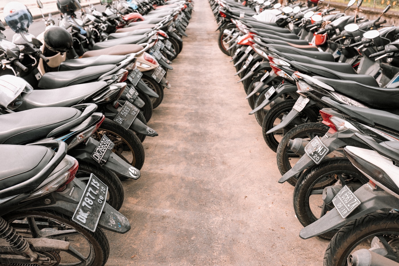 Vraie flotte de scooters immatriculés à Bali
